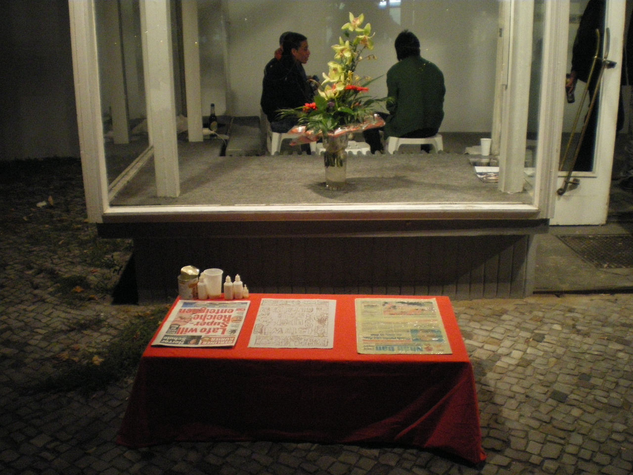 Photographic documentation of RYLLEGA Berlin (Performance by Nguyen Anh Tuan, 19 September 2008)